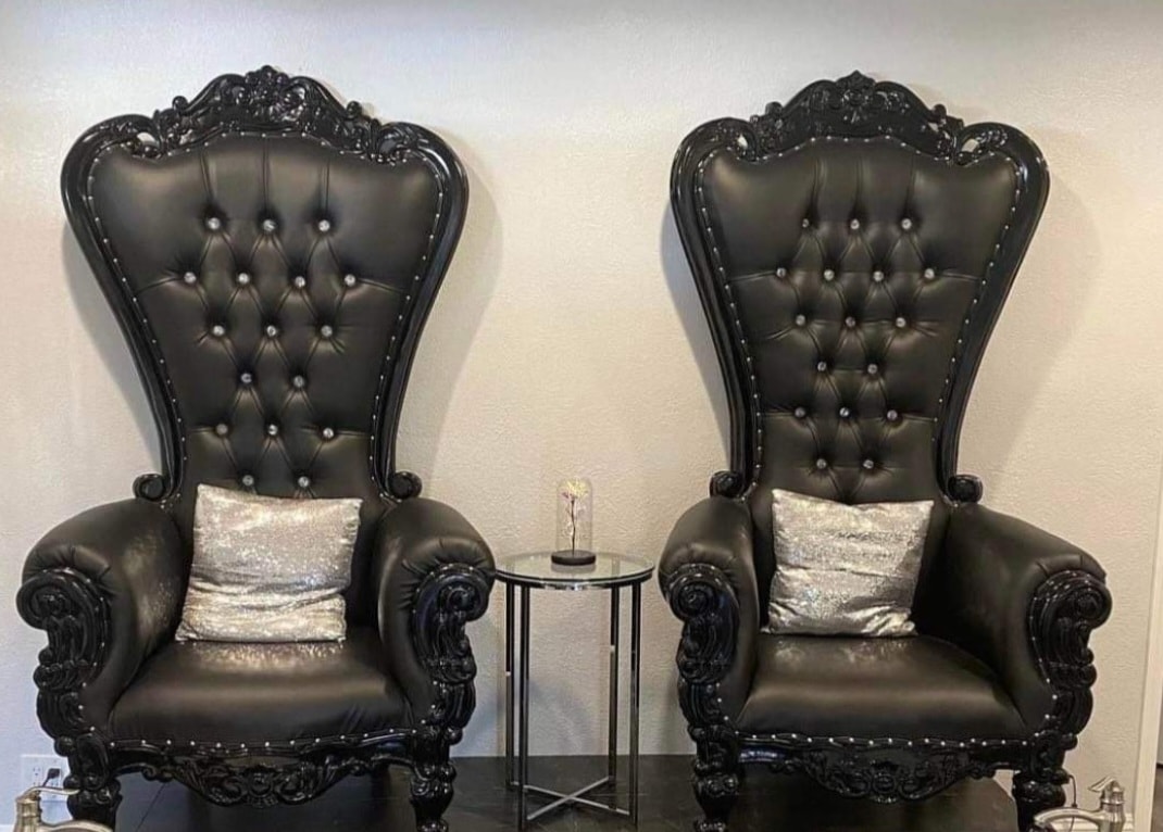 Ornate throne chairs for the guest of honor